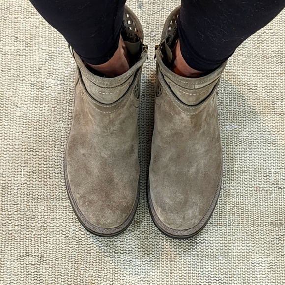 Sold - The Original Muck Boot - Picture 11 of 12